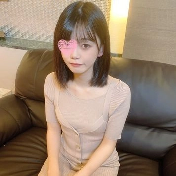 アイドル級ルックスの19歳市役所職員。美人な顔面が濃厚なたっぷり精液でベトベトに。