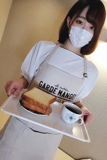 パン屋の看板娘、お店のエプロン姿で生ハメ大きなお尻にぶっかけ・中出し