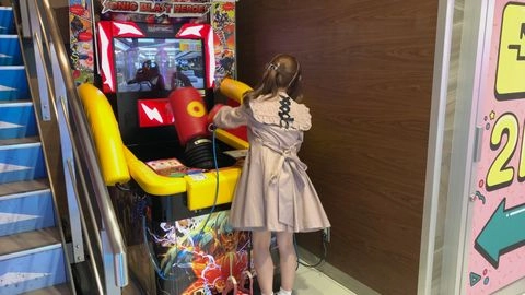 【家出女子】ファーストキスをチンポに捧げる女子。ゴムが破れてるのに気づかずそのまま中出し＆ゴムが外れて危険な暴発射精ハプニング！中出しされたことに気づいた瞬間の演技じゃないガチリアクションに注目3