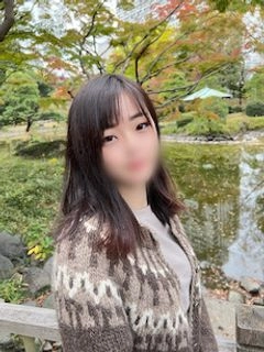 『上京したての田舎娘』『純粋無垢の極み』今年田舎から引っ越してきた18歳まきちゃん！　右も左も変わらない無垢な田舎女子にどっぷり中出し大人の体験♡2