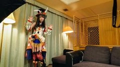 清楚ビッチ【握手会アイドル流出】太ヲタカメコと◢アイドルの密会ホテル映像流出　お忍びホテルでコスプレ、撮影会　向けられた勃起ちんぽに興味津々で手コキしてしまったアイドル♥禁止で我慢していた性欲が犯され3