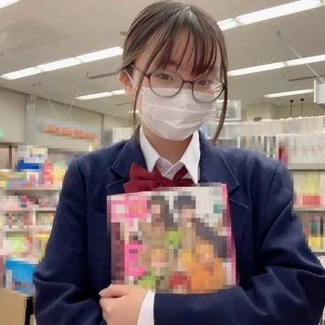 【#74】芋で眼鏡な文学処女をハメ撮りしました。剛毛ピュアまんこの膜を生ちんぽで開通しそのまま精子を卒業記念に中出し♡おめでとう♡