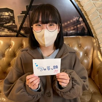 お堅い職種のメガネっ娘OL21歳続。黒髪になり素朴さが増した彼女の濃厚フェラチオを堪能し顔面とメガネに大量顔射。