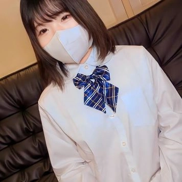 【無】【ハメ撮り390】初々しい純粋女子に少し前まで来ていた制服を着てもらいました！デンマでじっとり潮吹きしちゃう感度高め娘♡超若いピチピチのお肌に大興奮して２回も大量中出し♡　※レビュー特典／高画質