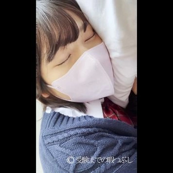 守りたくなるような寝顔で眠る本物学生1○才、初めて家に呼んで両想い中出し。