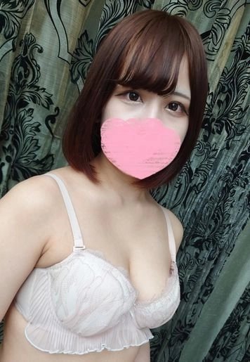 【１週間限定ワンコイン】エロい身体つきのアパレル店員の下半身はノーパンだった！ 仕事の愚痴を聞くお返しは初めてのハメ撮り。