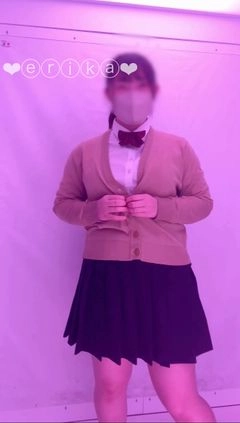 【18歳Gカップえりかの自撮り】☆彡 プリクラ機の中ででエロい写真撮りながらディルドでオナニーもしちゃいました！！出来上がり写真にドキドキ笑 めっちゃ恥ずかしかったー0