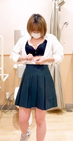 【無付】元バレー部制服ちゃんが恥ずかしそうに鍛えられた身体を晒してマジイキオナ！※レビュー特典「無」、「ギャルになる前特典映像」3