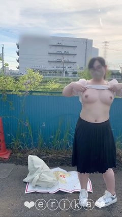 【18歳Gカップえりかの自撮り】☆彡 線路や道路が見えるところで全裸になってオナニーしました、、柵の向こう側は細い道路だったから人や車が来ないかドキドキでした…///0