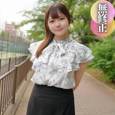 3日間！70%OFF【顔出し】プリっとしたエクボが可愛い美巨乳女を仲間とハメ撮り3P。顔に見合わぬビッシリ生え揃った陰毛マンコをザーメンで汚してみました。0