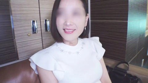 ※初回限定1280⇒640※ セックスレス8年気品ある人妻の寂しいマ●コを若.い肉棒がえぐる！Fカップの垂れた熟パイを揺らし快楽に身を委ねる美魔女［真理子44歳］3