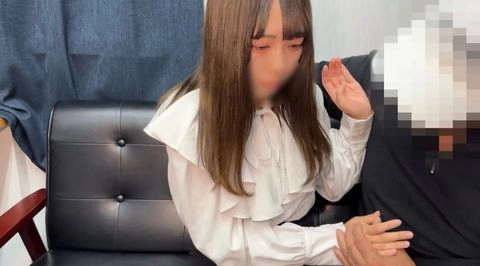 【素人&顔出し】可愛い19歳のえなちゃんに危○日だけどお構いなしの生チンポ挿入で何度もイキまくりの中出しハメ！1