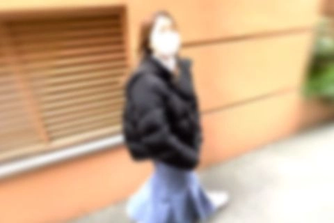 ※4/17まで初回80％OFF※【無修正】【素人個撮】【ガ”クセー低身長】天然パイパン、汚ちんぽで連続中出し調教される令和□り0