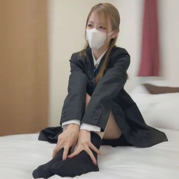 卒業した華奢なあの子と再会。大人の生ハメセックスを当時の制服で