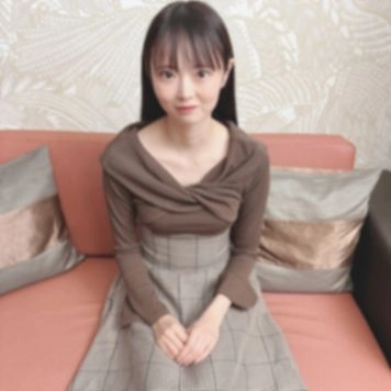 【お宝】**モデルの白くスレンダーな美裸体。選ばれし者だけが味わえる至高のフェラに暴発不可避。胸まで届く飛距離の射精。