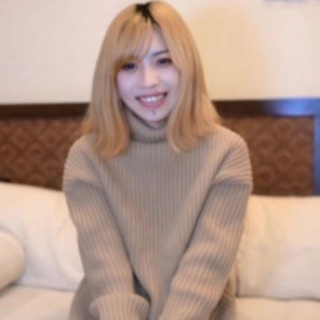 【無】見た目派手系ですがしゃべってみると「ふにゃ～」系の従順女性！しかしエッチなことには超積極的⤴ゴックンと中だし⤴ ※特典高画質