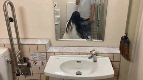会社のパートさん　マジでお金がない妊婦を深夜のトイレでやりたい放題ｗｗ0
