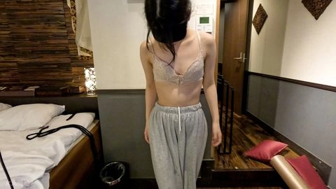 むぎ(18) かわいいちっぱいの３回目撮影時の別画角動画です。くすぐりして中出しして立ったまま吸うやつ責めしてアナルに中出ししてATMしています。5