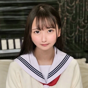 かわいさ国宝級の美女はこう見えて合法ミニマム体型の１８歳！経験浅めで見慣れない男性器を前にして照れながらも頑張ってフェラ、その姿を見て堪らず口内射精。続けて中出し2発の計3連続射精！！
