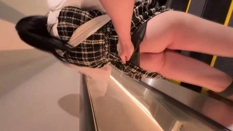 新垢ｲﾍﾞﾝﾄ限界価格70％OFF顔出し【未公開】148㎝圧倒的ろ〇の18歳ｺﾝｶﾌｪ嬢。汗たっぷりの巨根にﾒｽ顔発令。発情した膣に2度の種付け。。。3