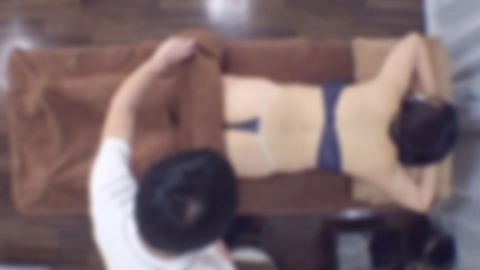 6/1日迄新作セール半額！【無/ハメ】２人のお〇さんがいらっしゃる、４０代半ばの主婦の女性がネット予約で来店してくれました。成熟した肉感的な奥様は育児等で、お疲れのようなので指圧、リンパマッサージでほ3