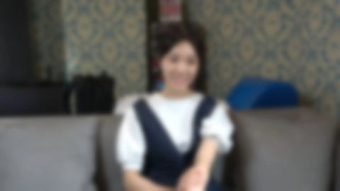 【個人撮影/素人撮影/ハメ撮り】（本編完全顔出し）おっとり雰囲気なスレンダーパイパン美女。特に抵抗してこなかったので、そのまま中出しで種付け完了0