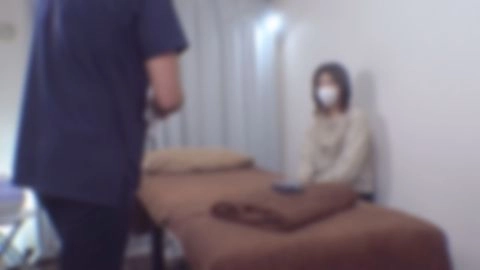 6/22日迄新作セール半額！【無/ハメ】おとなしそうで、ちょっと控えめな感じの女性が来店してくれました。小柄できめの細かいお肌のOLさんとても美しいヒップラインです。アンダーヘアがふさふさしていて、興0