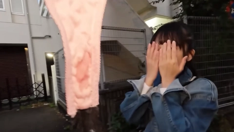 元バスケ部19歳女子大生をノーパンで散歩させハメ撮り。初撮りでも容赦なく妊娠確定膣奥中出し。2