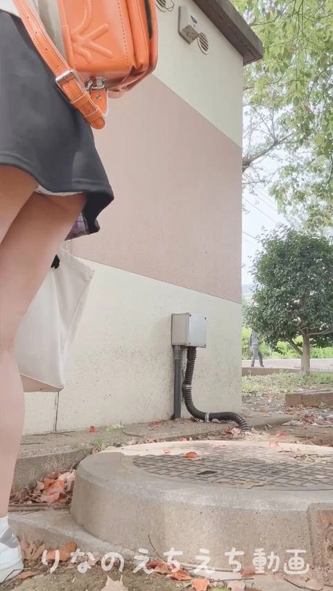 【女子大生りなのえちな露出オナ】ランドセル背負って公園でオナニーしました…見た目は「こ○○」なのにランドセルの角でお豆擦ったり電動歯ブラシをおまんこに初挿入！マニア必見！？4