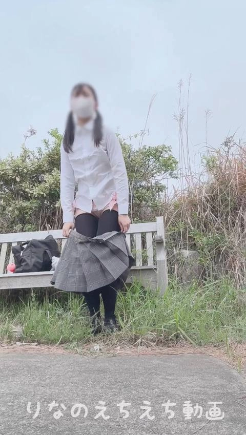 【女子大生りなのえちな露出オナ】観光施設の広い公園敷地内で制服脱いでオナニーしました…電動歯ブラシでお豆擦ってからモバイルバッテリーをディルド代わりにしておまんこに出し入れしました…0