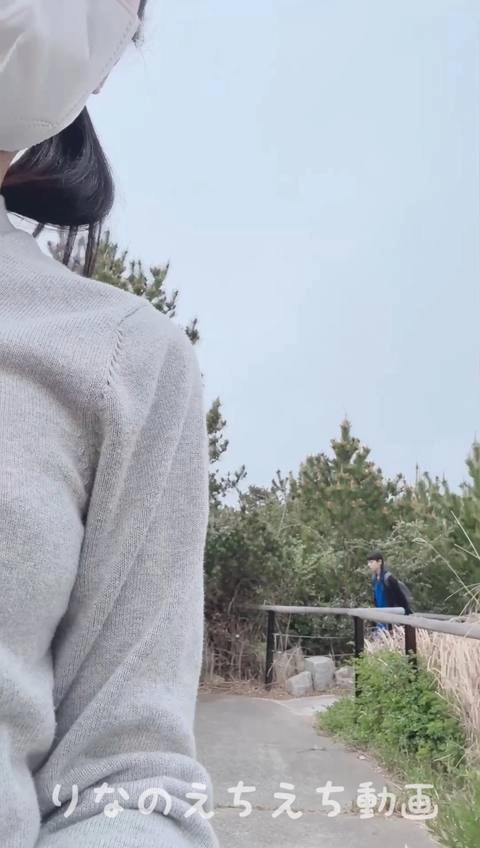 【女子大生りなのえちな露出オナ】観光施設の広い公園敷地内で制服脱いでオナニーしました…電動歯ブラシでお豆擦ってからモバイルバッテリーをディルド代わりにしておまんこに出し入れしました…1
