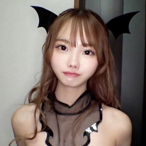 【全4変化】SNS大バズリ中の激美女コスプレヤー　200万円で極細体初披露　イラマ/連続中出し含む2時間超え4回戦原版データ【特典】0