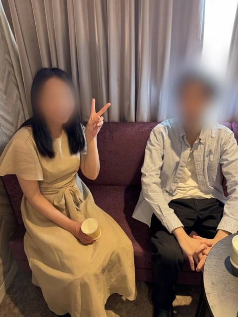 【10個限定‼️＆完全顔出し編】 22歳大**に妻をプチ貸出し ※上書き動画付き フェラ抜き＆特濃顔射 １週間溜めたザーメン2発7