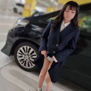 黒髪ロングの優等生。卒業後大人になった彼女と、久々の制服ハメ撮り。