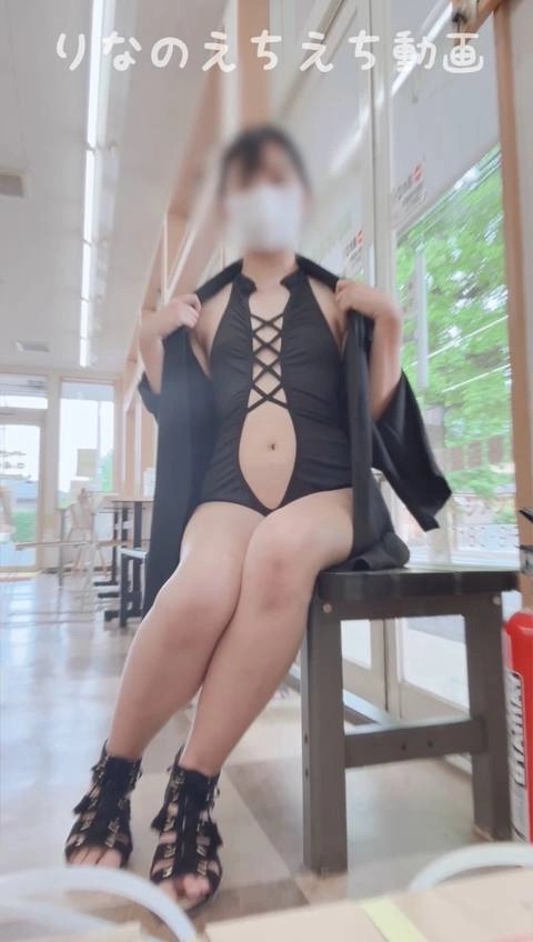 ★コインランドリーでのオナニー★洗濯中にえっちな衣装でディルドオナニー…外では人が歩いていたり車が通っているのに窓際で道路向いてディルドをおまんこに出し入れしちゃいました…0