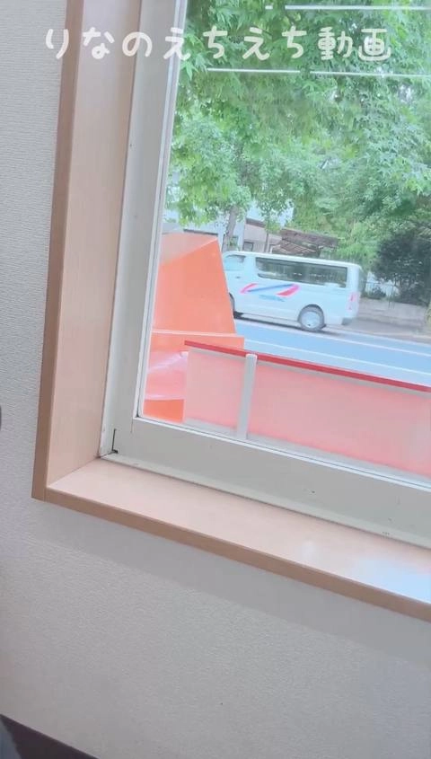 ★コインランドリーでのオナニー★洗濯中にえっちな衣装でディルドオナニー…外では人が歩いていたり車が通っているのに窓際で道路向いてディルドをおまんこに出し入れしちゃいました…3