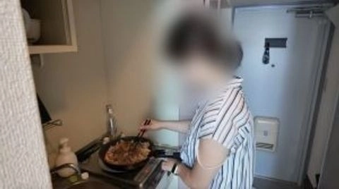 ”レビュー特典あり”「もう出ちゃったの・・？」記念すべき筆下ろし10人目。専門〇生の自宅で手料理と下世話をする人妻。まさかの暴発でも笑顔で即挿入。童貞くんの****連続射精。3