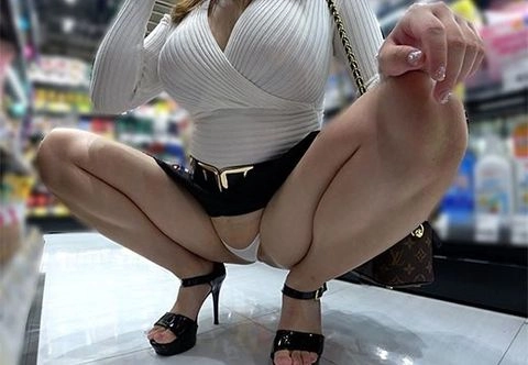 【顔出し】【レビュー特典付】爆乳美女が街中で大暴走!!食い込みTバック＆ほぼ生出しおっぱいで徹底挑発!!羞恥心ゼロの変態プレイ連発!!8