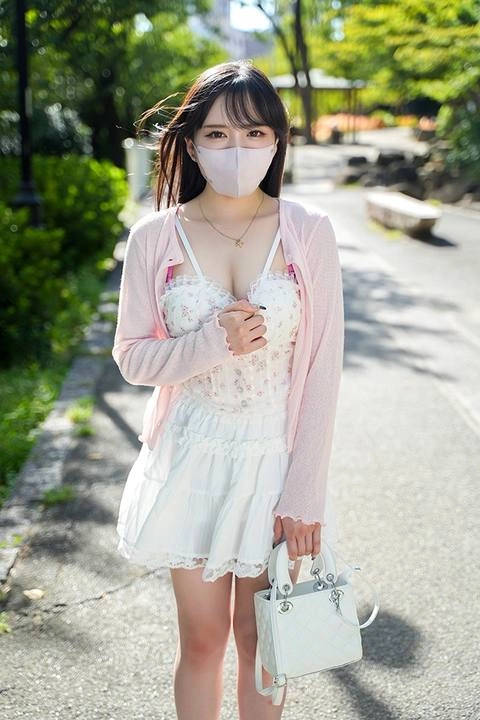 【これぞ嗜好】素朴、初撮りの本格　女　子大生　りせちゃん。色白ぴんくおっぱいが極上。緊張の中、捻り出てしまった本気のガチアクメ声「ア”ぁーん♥」がエロすぎて、生中出しSEXしちゃいました！！！【4K高5
