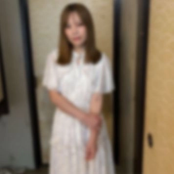 ※9/3まで初回限定80％OFF※【無修正】【顔出し】見た目はエステとか美容系なのに給食センターで働く美人妻が弄ばれる。［第二弾］