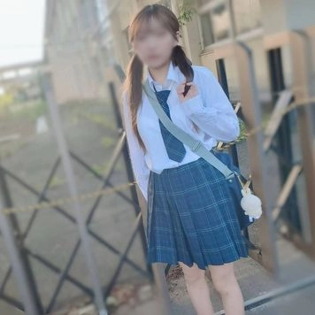 るんちゃんガッコウ帰りに車でお迎えパンツチェックのあとホテルに連れ込みハメ撮り