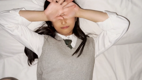 【在庫のみ】活きの良い１８歳（しかも3人まとめて）撮影できた奇跡の乱交ハメ撮りデータ　4K特別版送付6