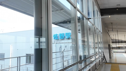 13日まで990pt!! 【FC2初】※ガチ19歳Fカップに会いに佐野駅へ!!　オサなさ残るJDが(金)欠で撮影応募　黒巨根で大量中出し1