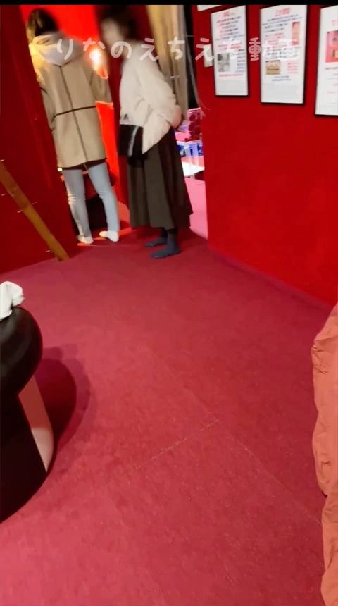 ★某施設でえちえち体験盛り沢山★制服ミニスカで梯子上ったり、モンローパンチラしたり、婦人科検診の椅子に座ったり、鏡の上を歩いたり…隙を見ながら管内でピチャピチャさせてオナニーもしちゃった…6