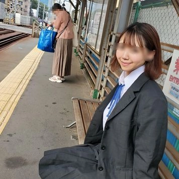 毒親の住む家を出る為に素朴な彼女は求め低身長のGカップ制服ちゃんはお金の為におじさんの溜まった精子を子宮内で大量中出しされる