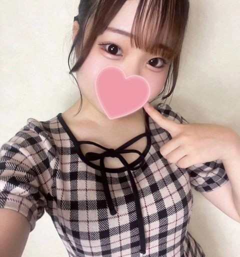 【完全素人】顔も仕草もめっちゃカワイイ18歳♡巨乳Fカップが激しく揺れるピストンで何度もイカせまくる！特典2本有り2