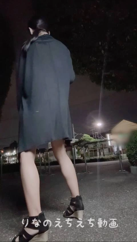 ★車が通っているところでディルドオナニー★自動販売機の明かりの前で洋服脱いで全裸にカーディガン羽織ってディルドオナニーして、途中で道路の方を向いてのディルドオナニーもしちゃいました…9