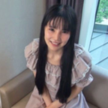 困り顔ではちゃめちゃかわいくて細身巨乳の女の子、「うん♡挿れていいよ♡」ということで生チンポ挿入で種付け中出し！