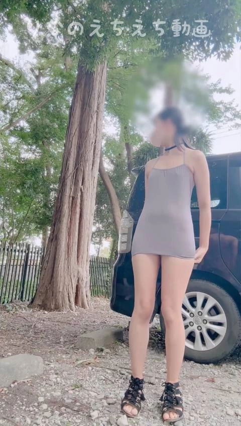 ★コスプレ脱いで全裸露出オナニー★駐車場でセクシーコスプレ姿になってから全裸になってオナニーしました…人や車が道路を通過するし、目の前の車の人が帰って来てもそのままオナニー続けました…2