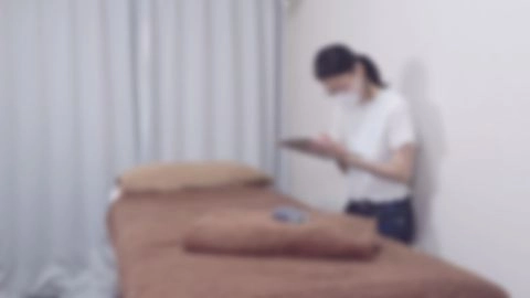 10/26迄半額！【無/半ナマ】背が高く、少し地味めで真面目そうなOLさんが、休日に来店してくれました。初めてのオイルマッサージ体験のようです。0
